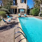Marina Luxury - Sapphire