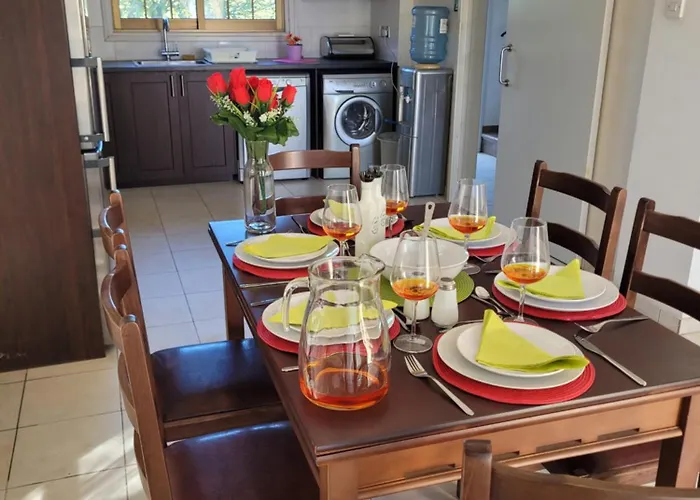 Marina Luxury - Sapphire